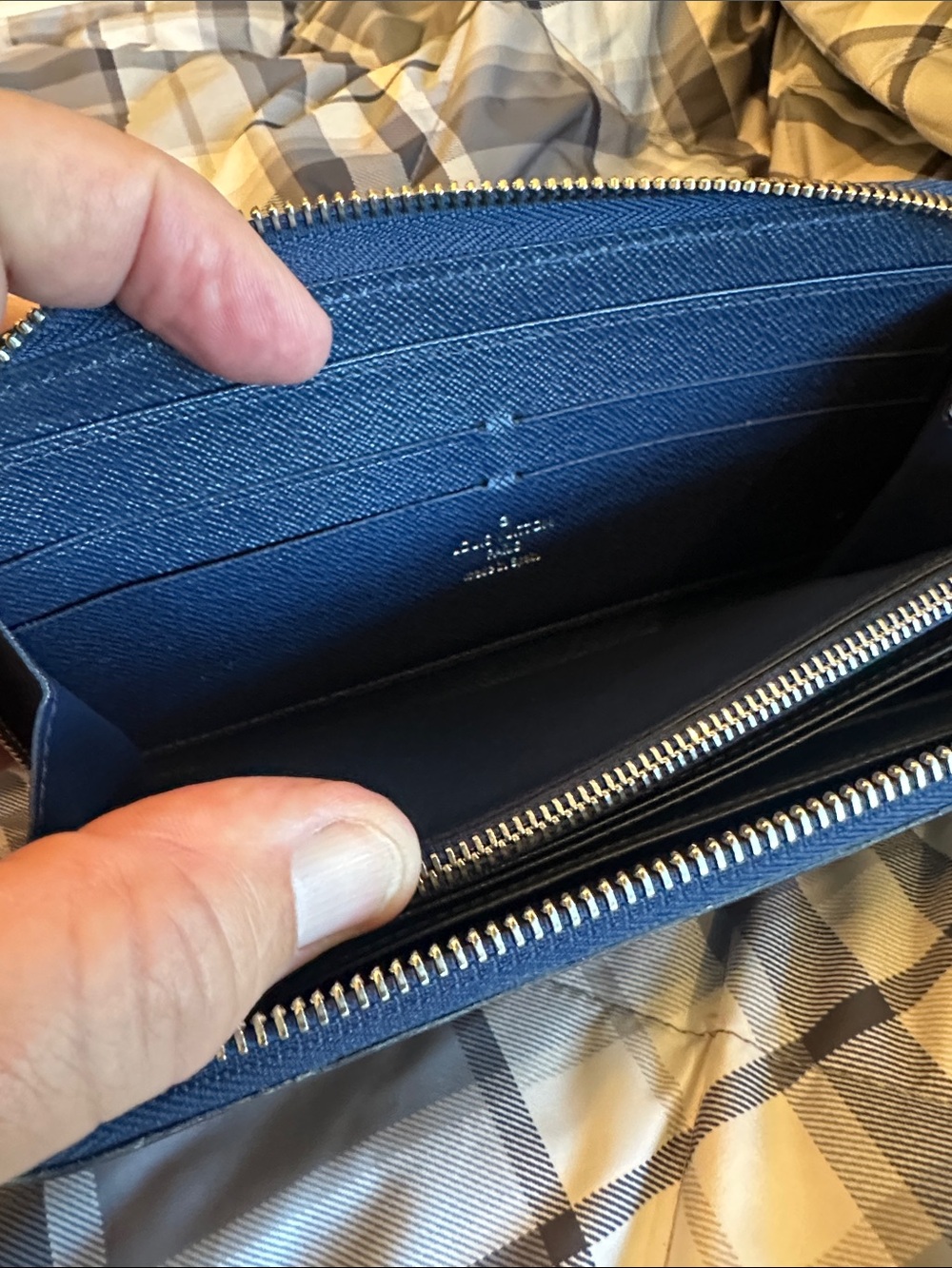 NICE! #475 LOUIS VUTTON Navy Epi Zip-Around Wallet, Authentic 8โ - Picture 6 of 14